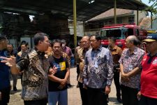 Tinjau Lokasi Kebakaran di Solo, Pj Gubernur Jateng Meminta Masyarakat Lebih Berhati-hati - JPNN.com Jateng