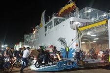 Penyeberangan Kapal dari Merak Malam Ini, Belasan Feri Siap Berlayar - JPNN.com Banten