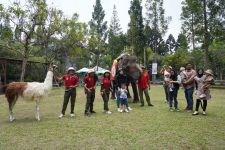 Peringati Hari Satwa Sedunia, Royal Safari Garden Beri Edukasi Kepada Pengunjung - JPNN.com Jabar