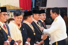 Wakil Ketua MPR Yandri Susanto Dapat Penghargaan dari Prabowo - JPNN.com Banten