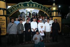 Ganjar Pranowo Ziarah dan Silaturahmi ke Keluarga Ulama Sufi Kharismatik Abah Anom Suryalaya - JPNN.com Jabar