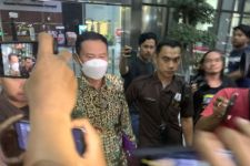 Bupati Lamongan Diperiksa 8 Jam di KPK, Jawab Begini Soal Tersangka - JPNN.com Jatim
