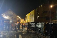 Evakuasi KA Argo Semeru dan KA Argo Wilis Berlanjut, Sejumlah Perjalanan Kereta Dibatalkan - JPNN.com Jogja