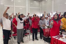 PDIP Jatim Lantunkan Salawat Iringi Pengumuman Mahfud MD Bacawapres Ganjar - JPNN.com Jatim