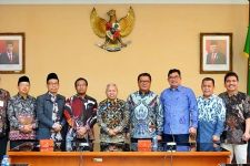 Pos Indonesia dan Kemenag Jalin Kerja Sama Layanan Pendidikan dan Keagamaan - JPNN.com Jabar