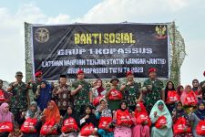 Meriahkan HUT TNI, Grup 1 Kopassus Bagi-Bagi Sembako buat Warga - JPNN.com Banten
