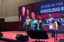 Kecewa dengan Jokowi, Sukarelawan Ganjar Telanjang Dada di Atas Panggung - JPNN.com Jatim