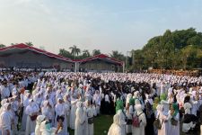 HSN 2023: Ribuan Santri Padati Tugu Pahlawan Surabaya - JPNN.com Jatim