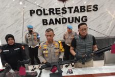 Polisi Amankan Senjata Airsoft Gun di Kediaman Pria Pengancam Bunuh Dokter Gigi Bandung - JPNN.com Jabar