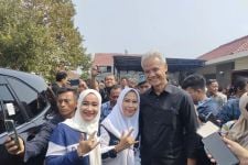 Masyarakat Berkeluh-kesah Soal Jalan Rusak kepada Ganjar Pranowo  - JPNN.com Lampung