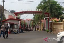 Dua Rumah Tetangga Ketua KPK Firli Bahuri di Bekasi Turut digeledah Polisi - JPNN.com Jabar