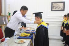 25 Warga Binaan Rutan Bandung Lulus Sekolah Kerohanian - JPNN.com Jabar