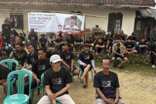 Ganjar Muda Padjajaran Pasang Lampu PJU dan Berikan Tando Air di Tasikmalaya - JPNN.com Jabar