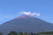 Aktivitas Gunung Slamet Berstatus Waspada, BPBD Banyumas Minta Masyarakat Tetap Tenang - JPNN.com Jateng