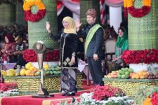 SBY Beri Dukungan, Khofifah Maju Pilgub Jatim 2024 Bersama Emil Dardak Lagi? - JPNN.com Jatim