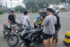 Resahkan Warga Surabaya, Belasan Pebalap Liar Dibawa ke Kantor Polisi - JPNN.com Jatim