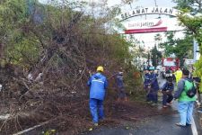 Belasan Rumah Rusak Akibat Hujan dan Angin Kencang di Malang - JPNN.com Jatim