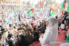 Gubernur Khofifah Ajak Massa Terus Dukung Kemerdekaan Palestina - JPNN.com Jatim