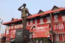 Monumen Jenderal Hoegeng Berdiri di Pekalongan, Pj Gubernur Jateng Kisahkan Sosoknya - JPNN.com Jateng
