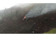 Puing Pesawat TNI AU yang Jatuh di Pasuruan Dievakuasi dengan Helikopter - JPNN.com Jatim