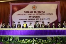 Pesan Mendalam Rektor IBI Kesatuan Bogor Kepada 816 Wisudawan - JPNN.com Jabar