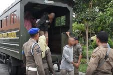 Satpol PP Surabaya Gencarkan Pengawasan Remaja di Malam Hari - JPNN.com Jatim