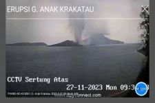 Gunung Anak Krakatau Erupsi Pagi Ini - JPNN.com Banten