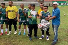 Hari Pertama Kampanye, Cak Imin Main Bola Bareng Legenda Hidup Persebaya - JPNN.com Jatim