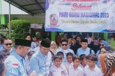 Hari Pertama Kampanye, TKD Prabowo-Gibran Kaltim Bagikan Nasi Kotak dan Susu untuk Anak-Anak - JPNN.com Kaltim