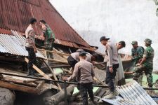 Polda Sumut Kirim Personel Brimob dan Sabhara Cari Korban Banjir Bandang Humbahas - JPNN.com Sumut