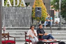Di Hadapan Mahasiswa UGM, Fatia Mulidiyanti Bicara Demokrasi Era Jokowi - JPNN.com Jogja
