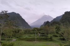Gunung Merapi Luncurkan 8 Kali Awan Panas Guguran - JPNN.com Jogja