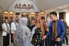 Duta Besar Palestina untuk Indonesia Zuhair Al-Shu Mengunjungi Gedung Dekranasda Lampung  - JPNN.com Lampung