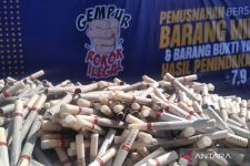 Bea Cukai Kudus Geledah Dua Rumah di Jepara, Ratusan Ribu Batang Rokok Ilegal Ditemukan - JPNN.com Jateng