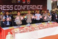 Polrestabes Surabaya Ungkap Peredaran 144 Kg Sabu-Sabu dari Pasutri Asal Sumatera - JPNN.com Jatim