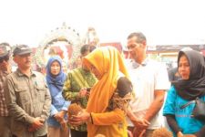 Pemkab Mojokerto Dukung Trawas Bazar Durian Sebagai Ajang Pariwisata - JPNN.com Jatim