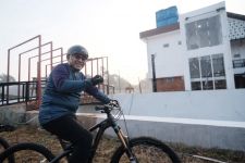 Mohammad Idris Tinjau Pembangunan Taman Alun-alun dan Hutan Kota Depok dengan Bersepeda - JPNN.com Jabar