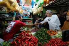 Ganjar Blusukan ke Pasar Wonogiri, Dicurhati Harga Beras & Cabai yang Melambung Tinggi - JPNN.com Jateng