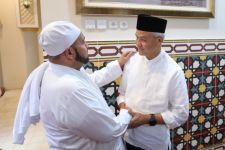 Sowan ke Habib Syech, Ganjar Kena Tegur  - JPNN.com Jateng