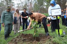 Pj Gubernur Jateng Pimpin Penanaman 3.400 Bibit Pohon di Gunung Merbabu - JPNN.com Jateng