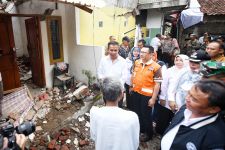 Bey Machmudin: Rumah Rusak Akibat Gempa Sumedang Dapat Bantuan Pemerintah - JPNN.com Jabar