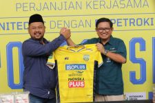 Petrokimia Gresik Sponsori Gresik United, Logo Phonska Plus Muncul di Jersei - JPNN.com Jatim