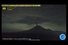 Gunung Semeru Erupsi Lagi, Letusan Sampai 2 Km - JPNN.com Jatim