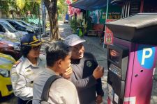 Alasan Pemkot Surabaya Terapkan Sistem Bayar Parkir Pakai QRIS, Mengejutkan - JPNN.com Jatim