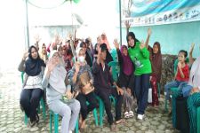 Caleg DPRD Lampung dr Zam Zanariah Gelar Kegiatan Sosial, Begini Respons Masyarakat - JPNN.com Lampung