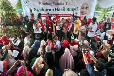 Kedatangan Atikoh Ganjar Pranowo, KWT Pringsewu Siap Dukung Gofud di Pilpres 2024 - JPNN.com Lampung