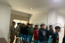 21 Pelajar Digerebek Lagi Berpesta Miras di Bawah Flyover Gubeng Surabaya - JPNN.com Jatim