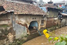Pemkot Bandung Perbaiki Tanggul Jebol Penyebab Banjir di Kampung Braga - JPNN.com Jabar