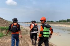 Bocah Hanyut di Saluran Air Wonotingal Semarang Belum Ditemukan - JPNN.com Jateng