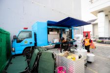 Dapur Umum Siapkan 300 Porsi Nasi Bungkus untuk Pengungsi Banjir Braga - JPNN.com Jabar